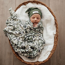 Load image into Gallery viewer, Evergreen l Organic Muslin Wrap - Green Lily