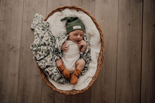 Load image into Gallery viewer, Evergreen l Organic Muslin Wrap - Green Lily