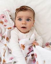 Load image into Gallery viewer, Toffee Velvet Bow