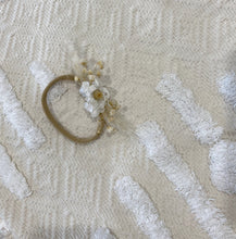 Load image into Gallery viewer, Daisy by Blooming Sanzi