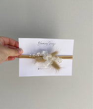 Load image into Gallery viewer, The Neutral Bunny by Blooming Sanzi