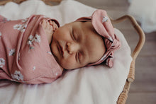 Load image into Gallery viewer, Daisy  | Snuggle Swaddle &amp; Topknot Set - Snuggle Hunny Kids
