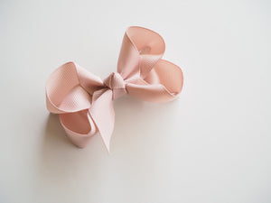 Nude Bow Clip - Green Lily 