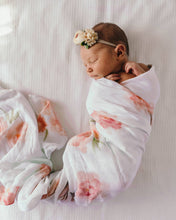 Load image into Gallery viewer, Sorbet Bloom l Organic Muslin Wrap - Green Lily 
